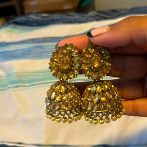 This is beautiful earrings pairing with traditional dresses..